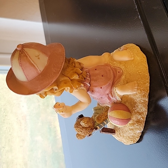 Montefiori little girl on beach Figurine - Picture 4 of 6